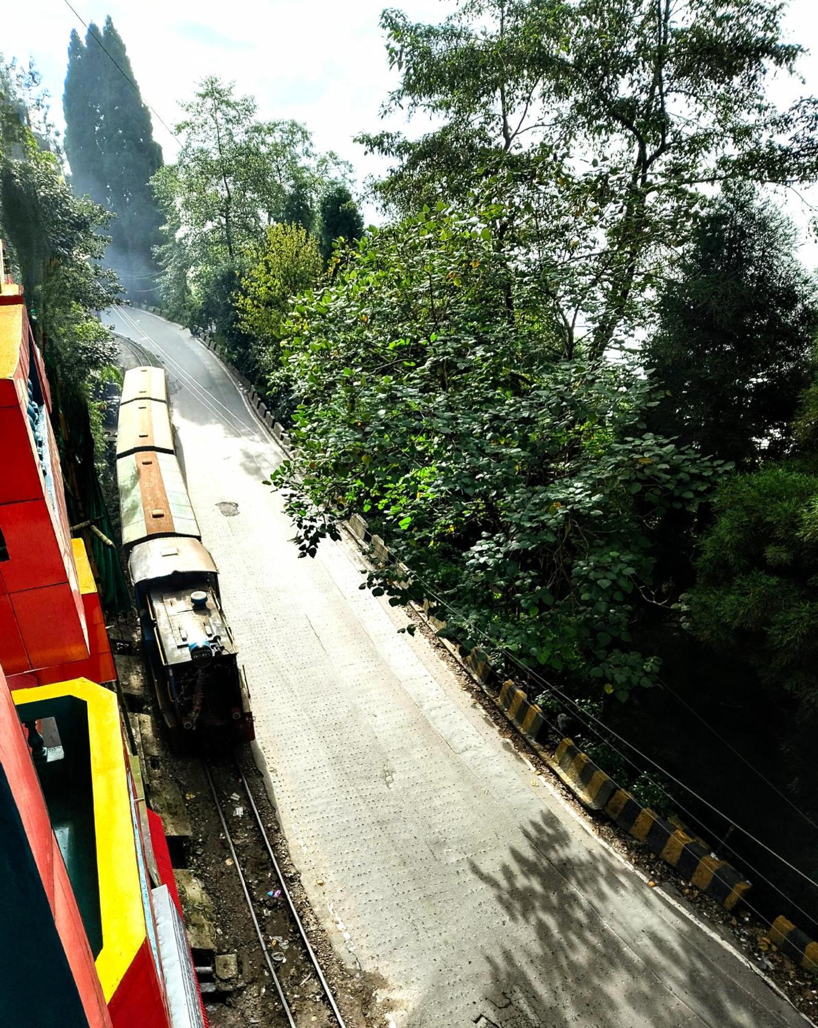 Hidden Monkey Backpackers Darjeeling, Batasia Darjeeling  Exterior photo